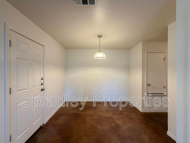 Building Photo - 112 Andy Ln