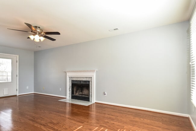 Building Photo - 5700 Chinaberry Pl