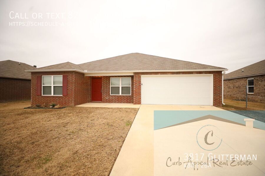 Foto principal - Spacious 4 bed, 2 bath home - fenced back ...