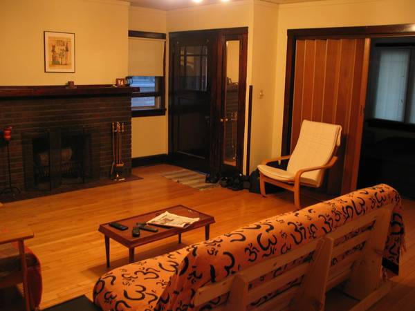 Vintage apt in highly desirable location - 312 W Wilson St