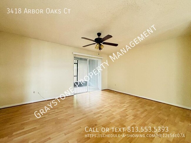 Building Photo - Beautiful 2b/2.5b townhome in the heart of...