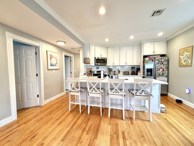 Building Photo - 37 Moseley St