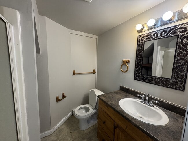 Building Photo - 318 Main St