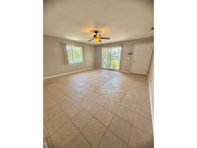 Building Photo - 1 bedroom 1 bath duplex- SW Cape -Water In...
