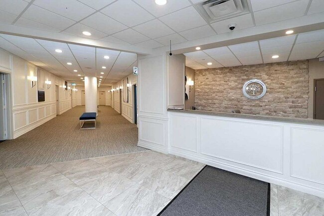 Concourse security desk, party rooms, media room, extra laundry facilities - 1300 Bloor St