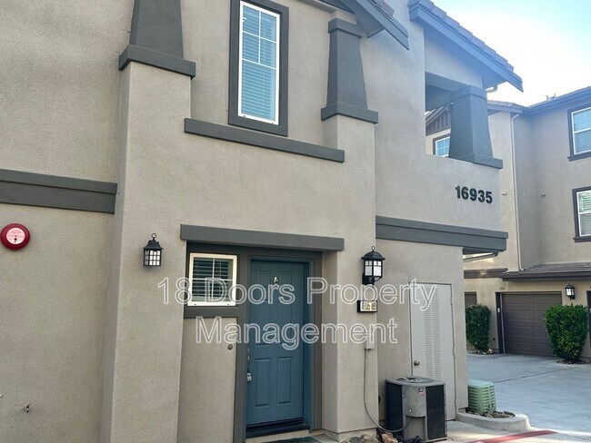 Foto del edificio - 16935 Laurel Hill Ln