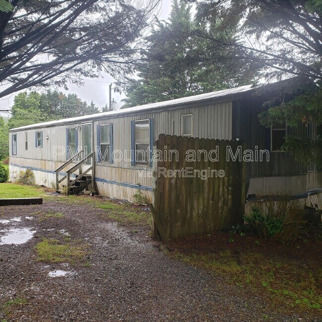 Foto del edificio - 319 Iotla Valley Park Rd