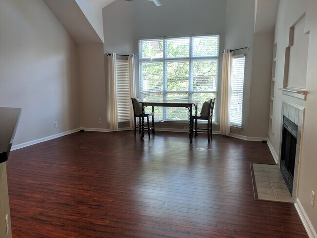 Foto del edificio - 513 N Graham St