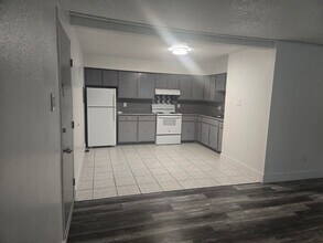 Building Photo - 2018 Vinewood Ln