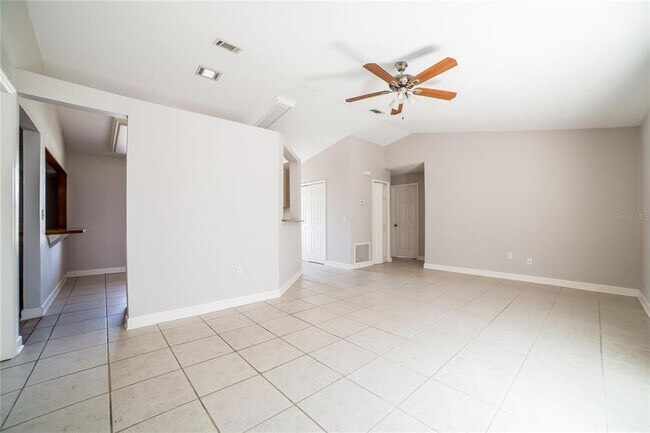 Building Photo - 631 Blackstone Ave