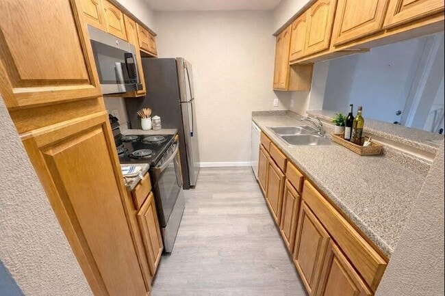 Foto del edificio - 3085 Walnut Bend Ln