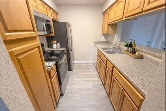 Building Photo - 3085 Walnut Bend Ln