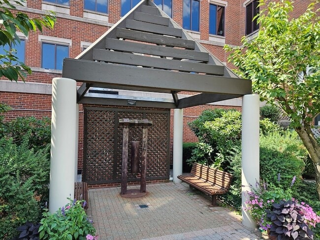 Building Photo - 95 Audubon St