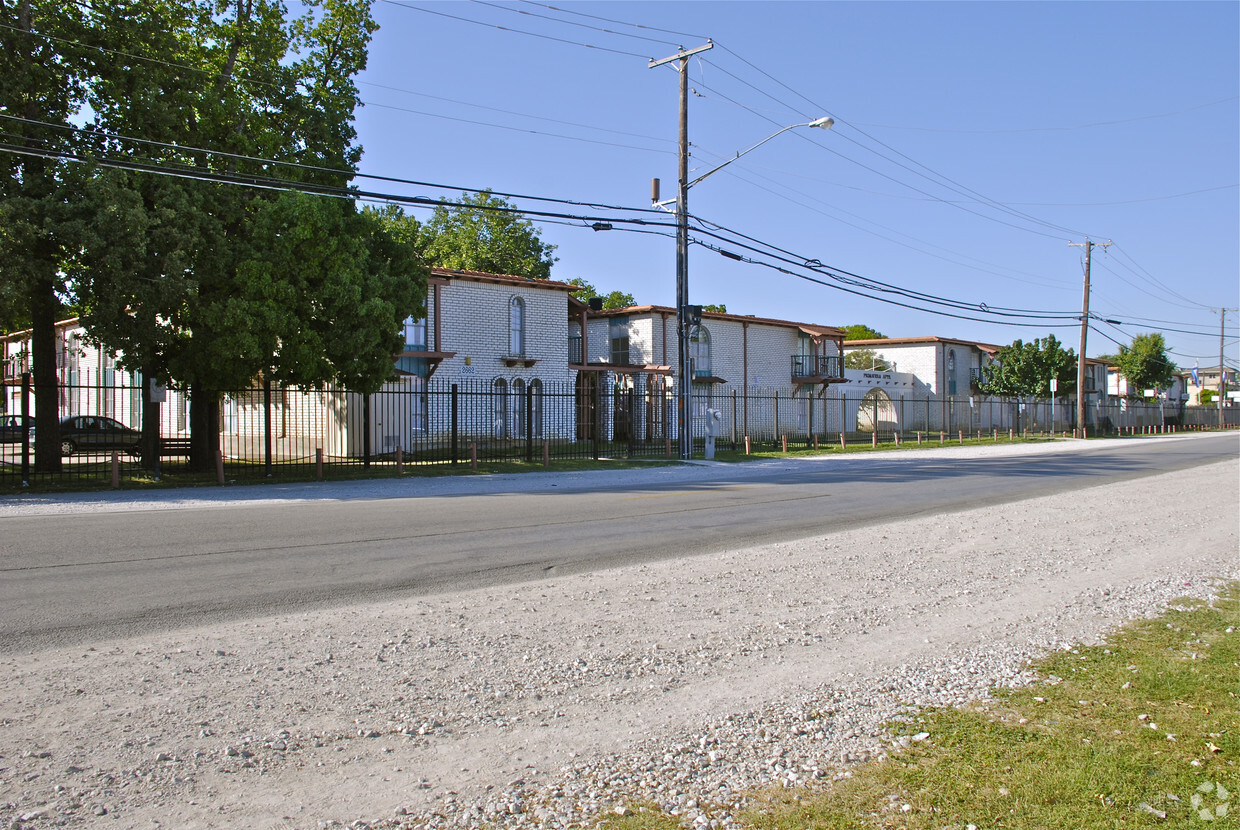 Primary Photo - Primavera Apartments