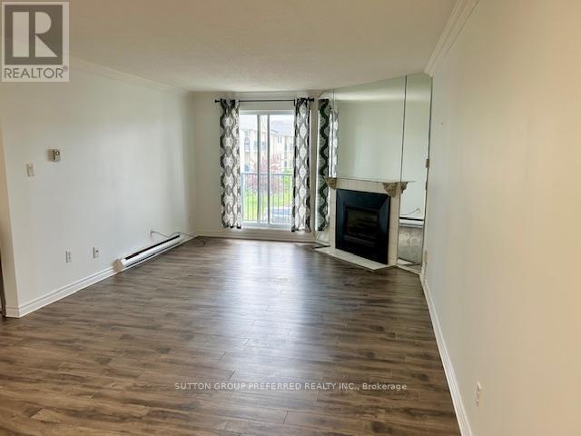 Building Photo - 731-731 Deveron Crescent
