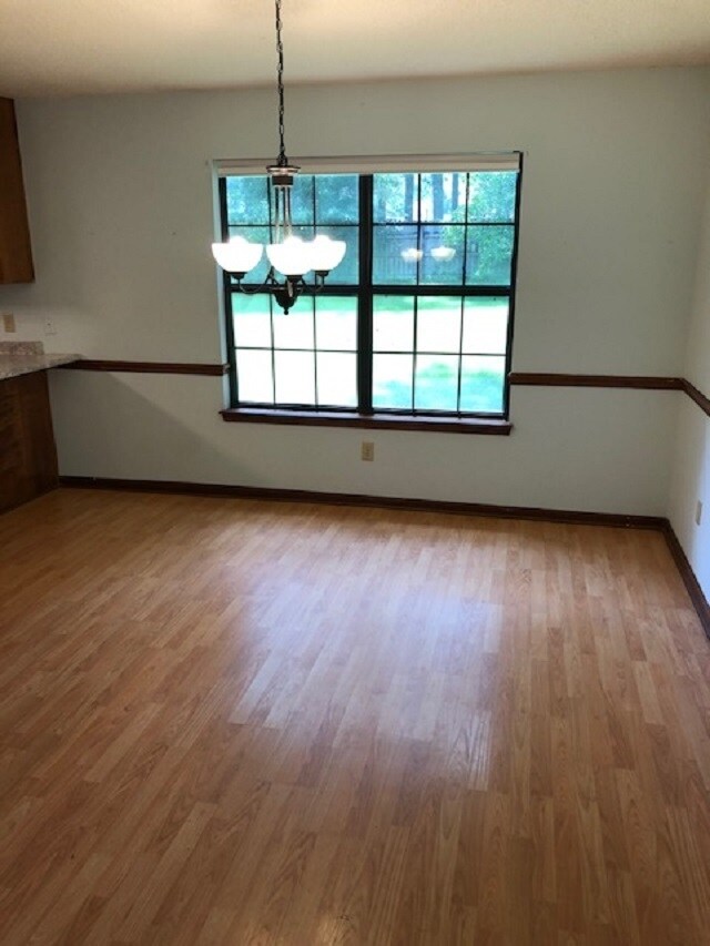 Foto del edificio - 1240 Blockford Ct W