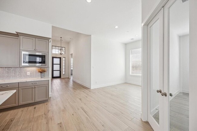 Building Photo - 3240 Voda Bnd Dr