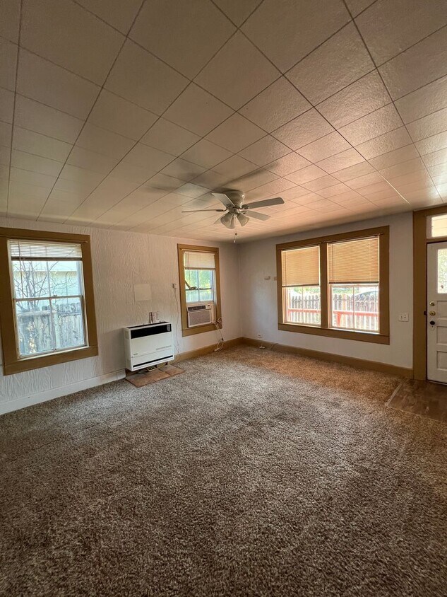 Primary Photo - Charming 3BR/2BA House with Central Locati...
