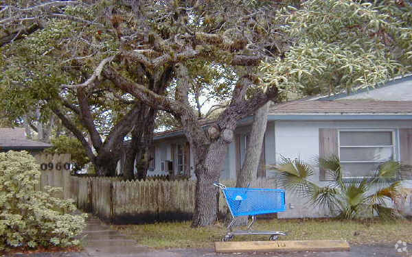 Primary Photo - Great Villa Oaks