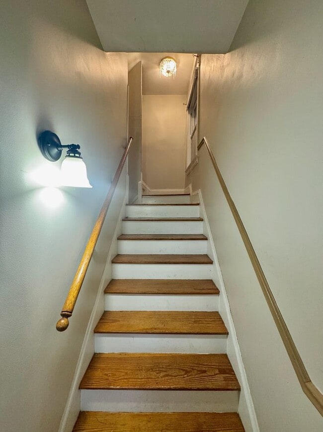 Building Photo - 2430 Fairview Ave