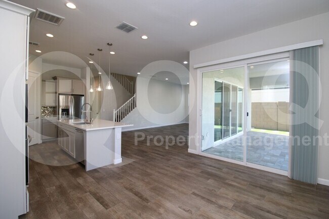 Foto del edificio - 2042 E Dry Wood Rd