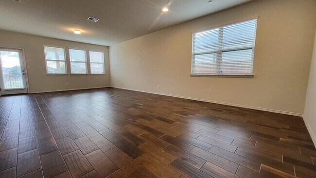 Foto del edificio - 128 Cypress Hills Rd