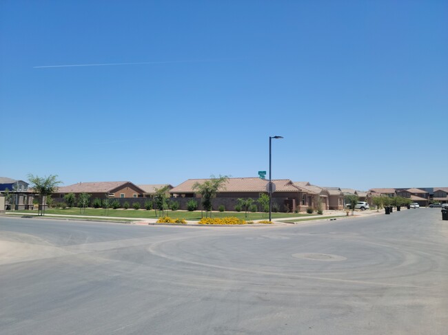 Building Photo - 9559 E Thunderbolt Cir