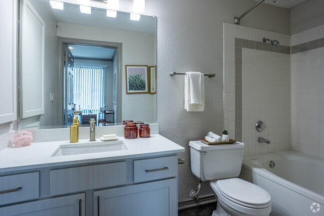 The Legacy - Bathroom - Lakeshore at Preston
