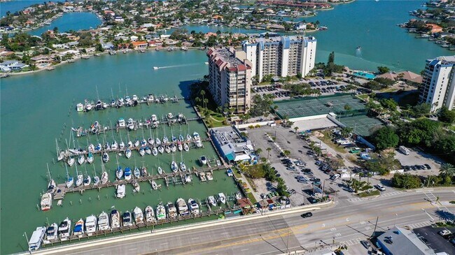 Foto del edificio - 9495 Blind Pass Rd