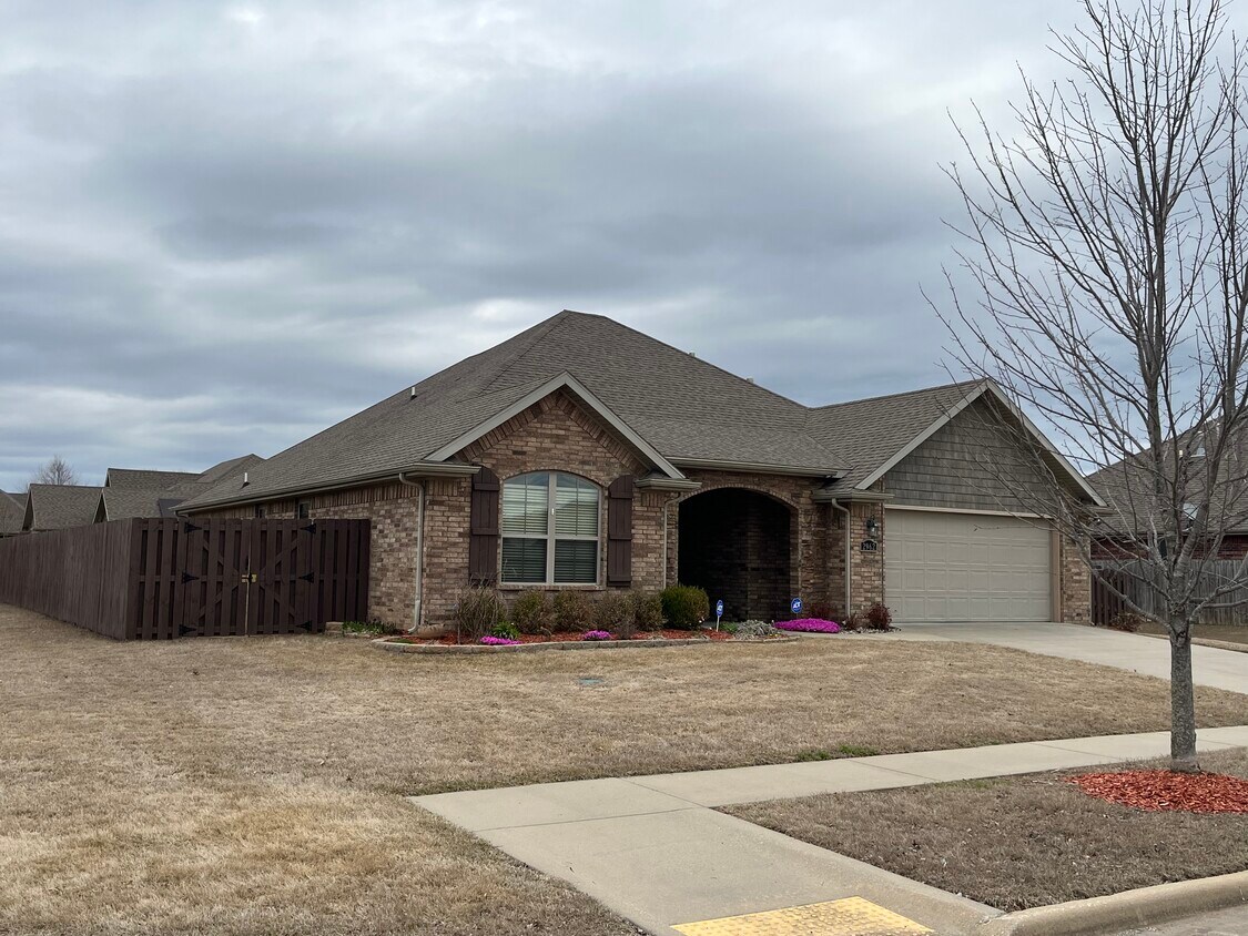 2962 W Tiger Eye Dr, Fayetteville, AR 72704 House Rental in