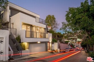Building Photo - 3907 De Longpre Ave