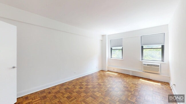 Building Photo - 219 E 69th St