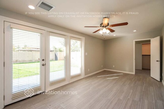 Foto del edificio - 1027 E Frost Dr