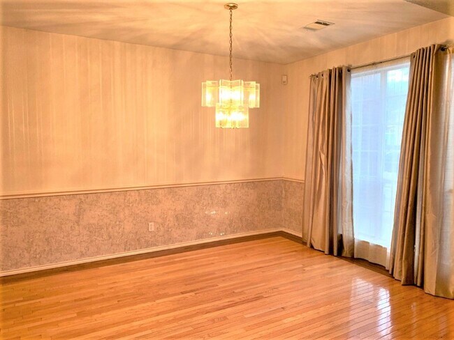 Building Photo - 3428 Ashmere Cove