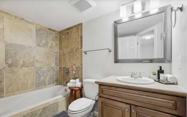 Foto del edificio - 8310 Rolling Rd