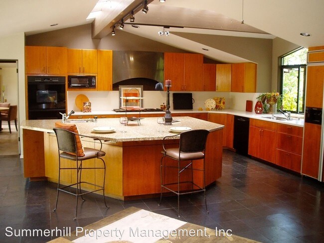 Foto del edificio - 11275 Summit Wood Rd