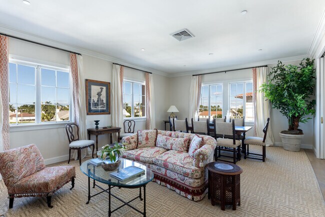 Foto del edificio - 240 S County Rd
