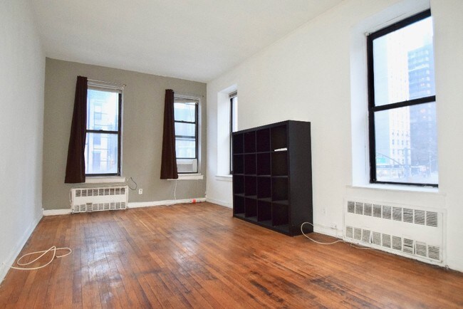 Foto del edificio - 1681 1st Ave