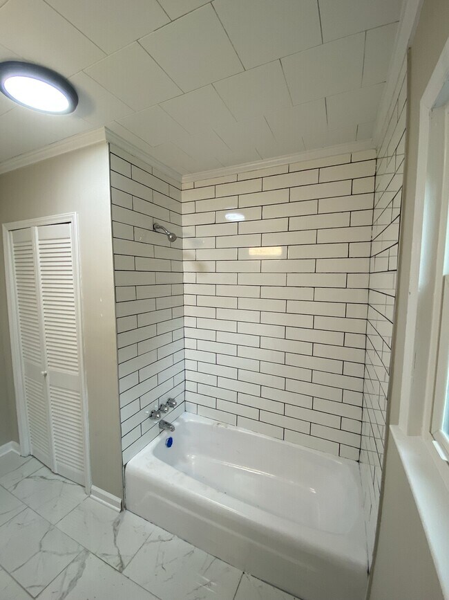 Building Photo - 237 Scruggs St