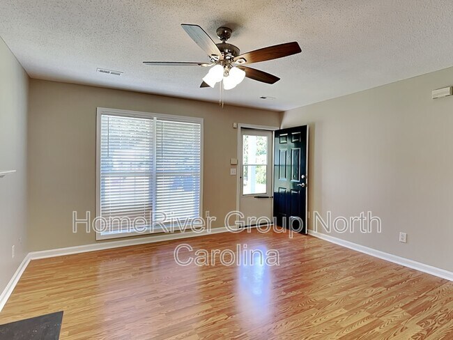 Foto del edificio - 822 Banner Oak Ct