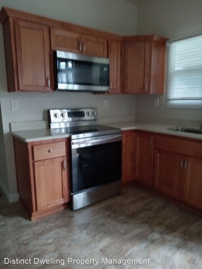 Building Photo - 2 br, 2.5 bath House - 1205 SE Mill St