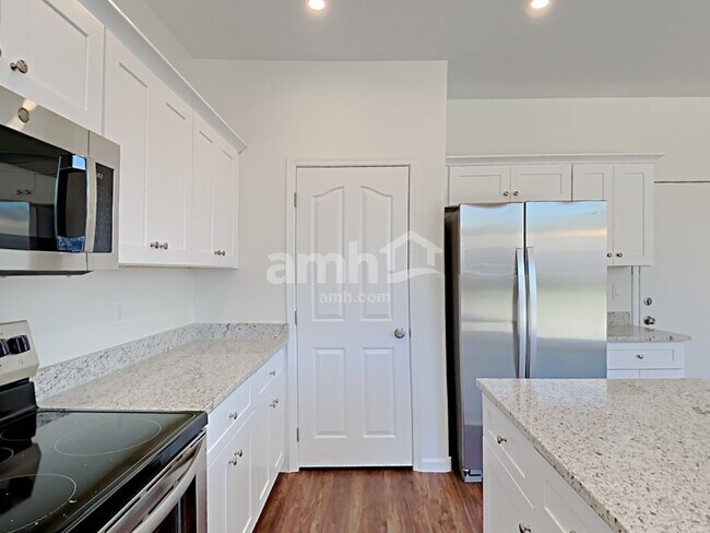 Building Photo - 7008 S 38th Ln
