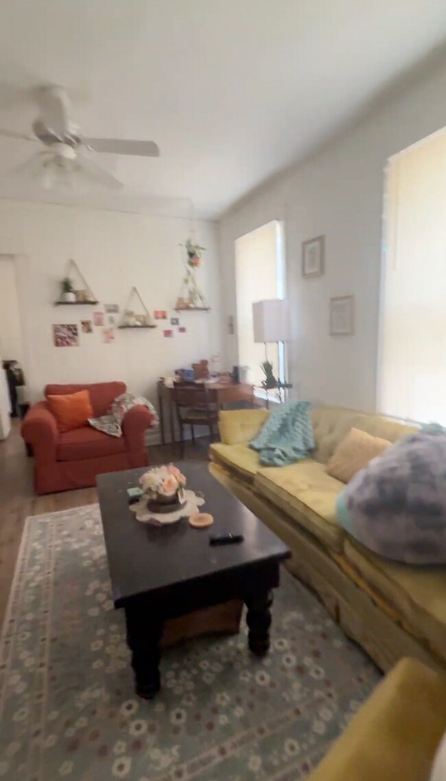 Foto del edificio - 120 S Blair St