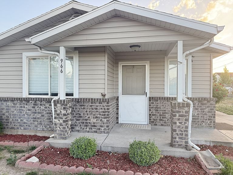 Foto principal - 966 Glendale St W