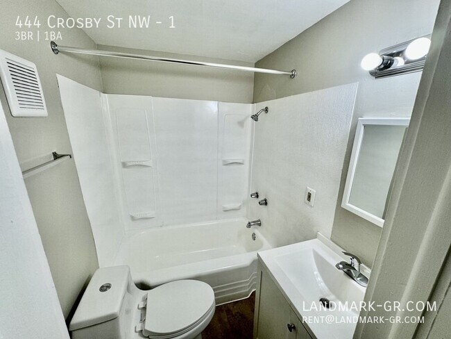 Foto del edificio - 444 Crosby St NW