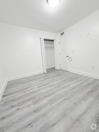 Building Photo - 145 SW 30th Ct