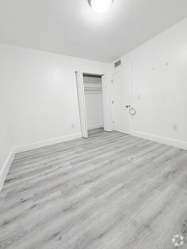 Building Photo - 145 SW 30th Ct