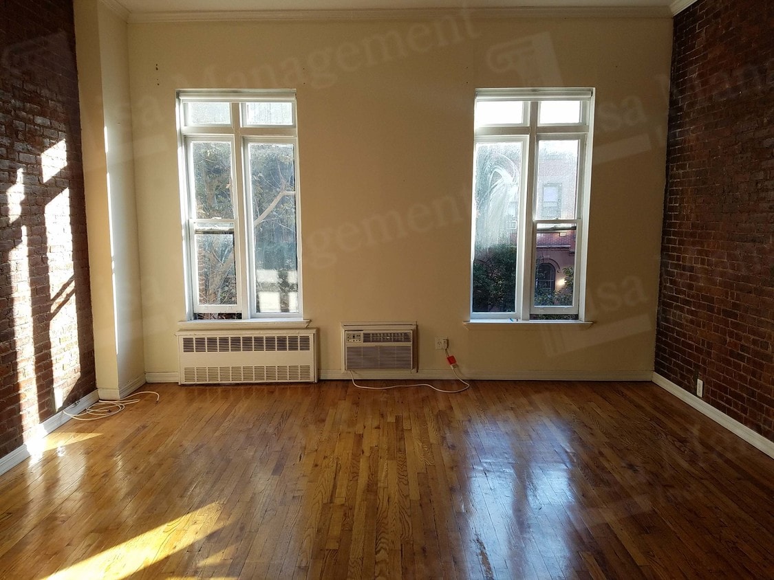 Building Photo - 65 W 83rd St