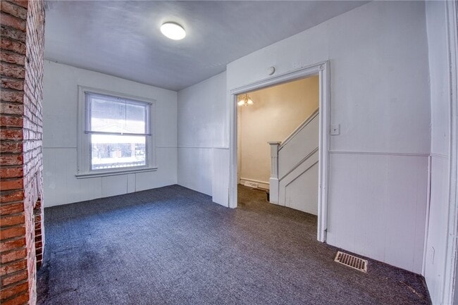 Building Photo - 354 Ophelia St