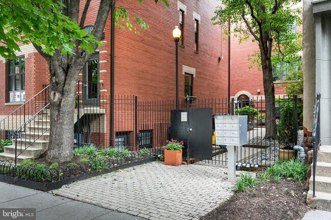 Building Photo - 1225 N St NW